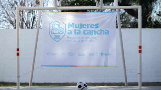 Mujeres a la cancha, el reconocimiento del Gobierno a las quienes están ligadas al fútbol.
