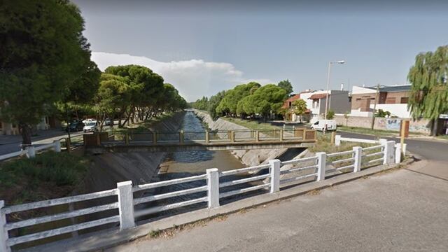 Un joven cayó al Canal y fue rescatado por policías