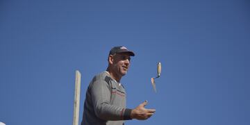 Fabio trabaja de albañil y se divierte con el cuarteto. (La Voz)