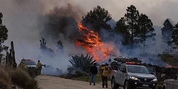 Incendio en la zona de Loma del Tigre, Calamuchita. (@Mazaruca)