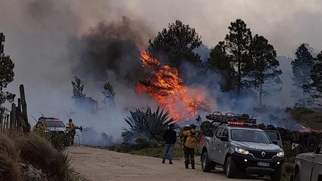 Incendio en la zona de Loma del Tigre, Calamuchita. (@Mazaruca)