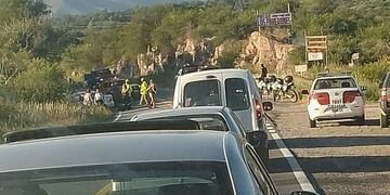 Tráfico complicado en ruta 38 tras el choqe fatal. (Policia Punilla)