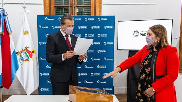 Adán Bahl tomó juramento a los nuevos funcionarios que se suman a su gabinete.