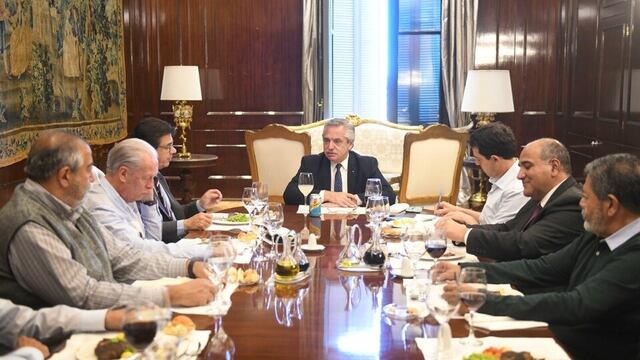 Este lunes 22 se reune la mesa del salario para debatir aumentos en el haber mínimo tras el aumento de la inflación y el pedio de las organizaciones sociales.