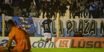 El gol de Sergio González, para el 1 a 0 de Racing ante San Martín en Nueva Italia.