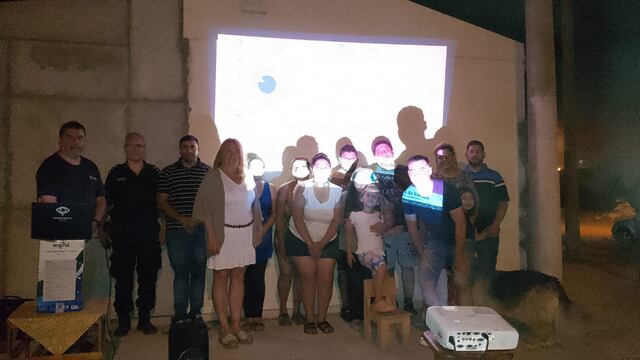 Charla de ojos en alerta