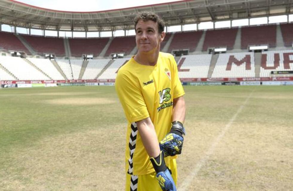 Ganó con su equipo y besó a su novio en el festejo: la foto viral del futbolista que hizo pública su homosexualidad