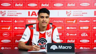 El defensor Agustín Bravo puso la firma, a préstamo en Instituto (Foto: Prensa IACC).