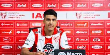 El defensor Agustín Bravo puso la firma, a préstamo en Instituto (Foto: Prensa IACC).