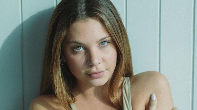 Se hizo viral tocando el ukelele, le abrió a Maluma en Vélez y ahora la rompe en Onlyfans.