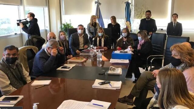 Los gremios y los ministros finalmente acordaron un salario inicial de $70.000