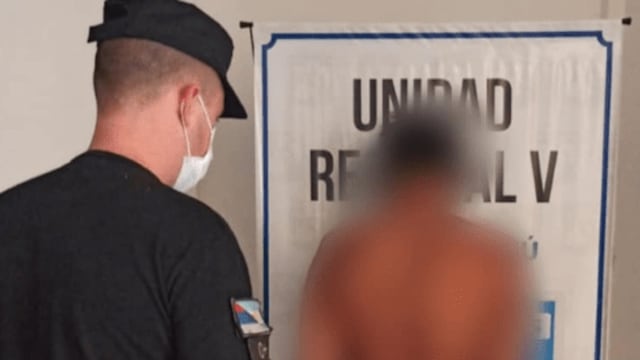 Intentaba sustraer un aire acondicionado y fue detenido.