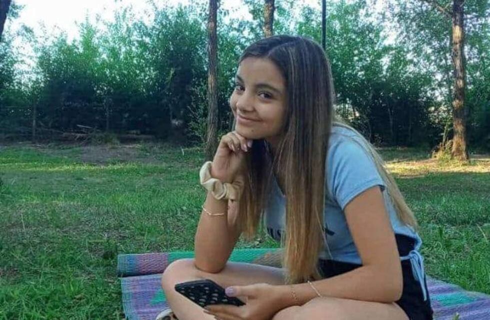 Micaela necesita operarse urgente de su escoliosis idiopática