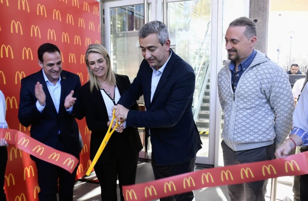 Tras la polémica, inauguró el nuevo local de Mc Donald’s en el Parque Independencia de Rosario