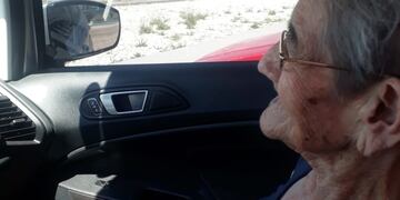 "Doña Panchita", conoció el mar a los 100 años y su reacción emocionó a todos.