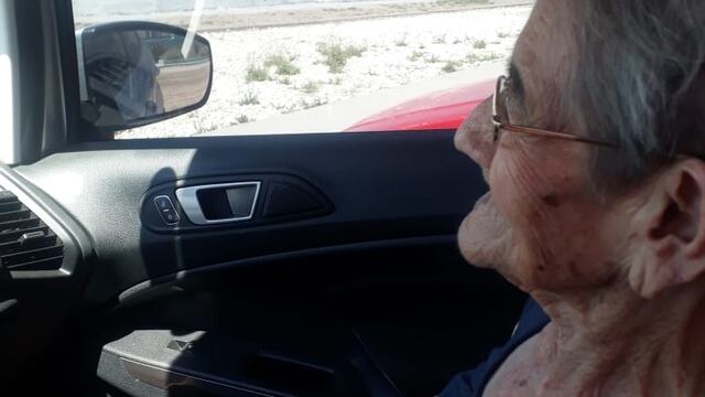 "Doña Panchita", conoció el mar a los 100 años y su reacción emocionó a todos.
