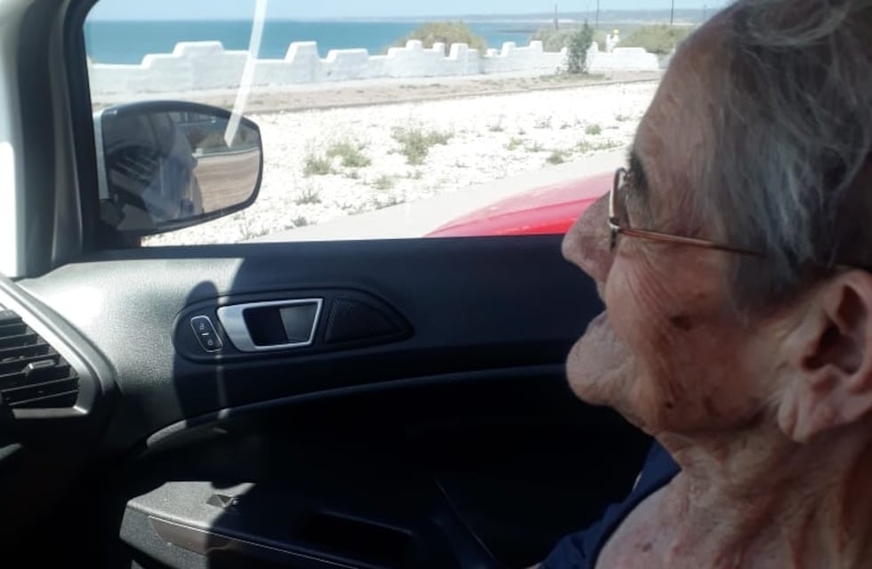 Las Grutas: a los 100 años logró cumplir su sueño de conocer el mar y su video emocionó a todos