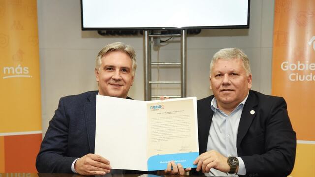 Martín Llaryora junto a Gustavo Benedetti en su visita a Arroyito