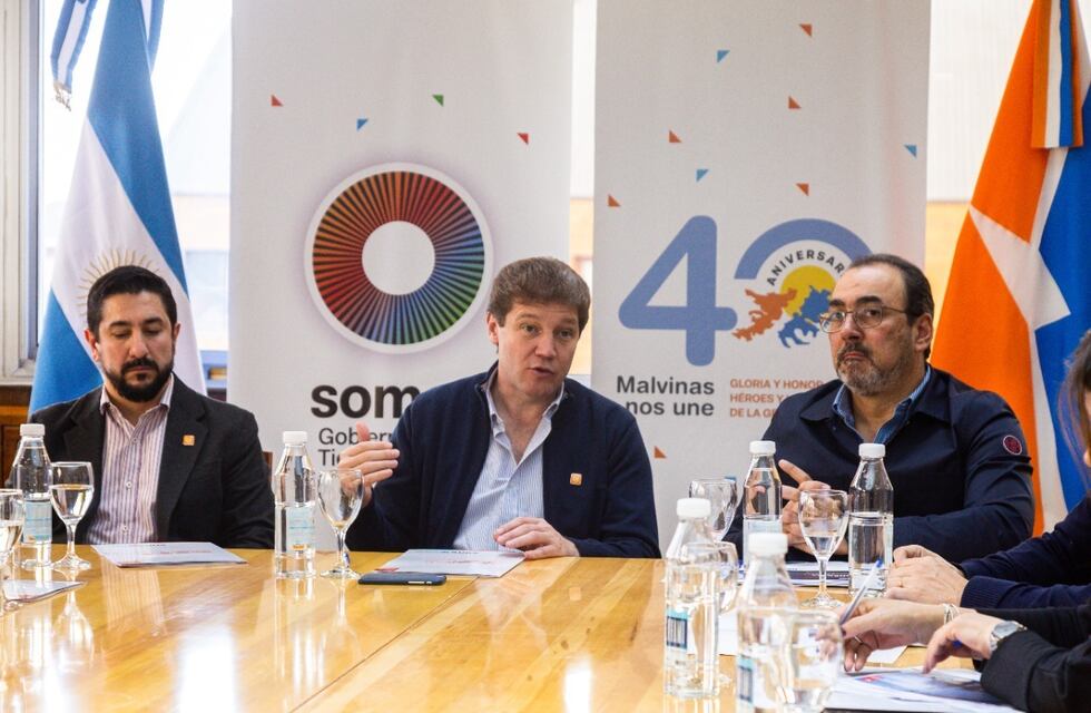 El Gobernador Melella se reunió con las autoridades del CAF