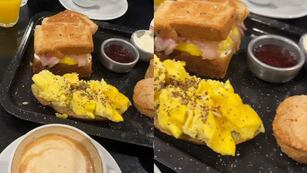 Pidió un brunch en un famoso café del Barrio Chino, le cobraron 4700 pesos pero no cumplió sus expectativas