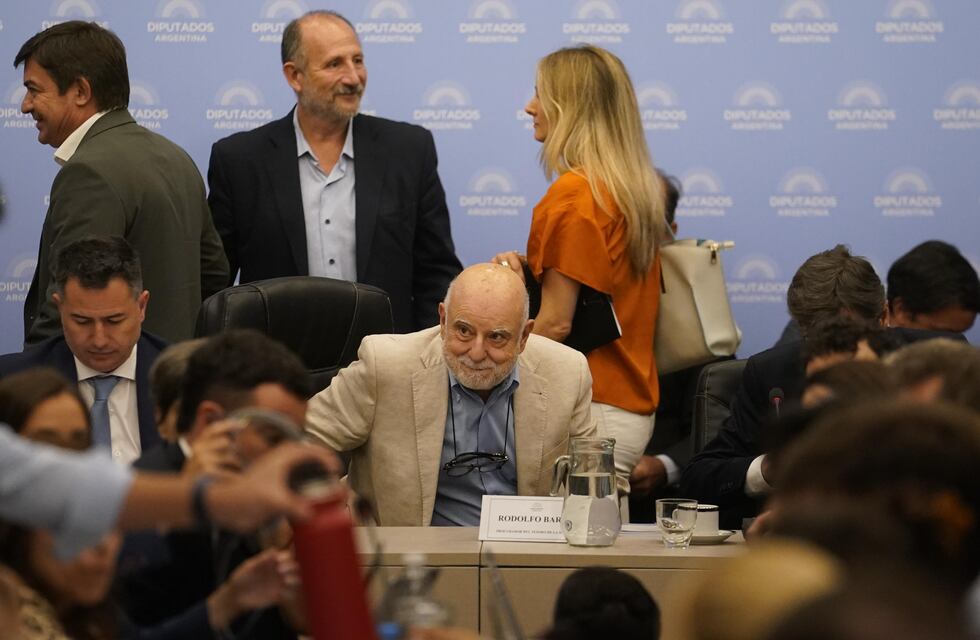 En un debate caliente, funcionarios defendieron la “ley ómnibus” y negaron un intento de “cerrar el Congreso”