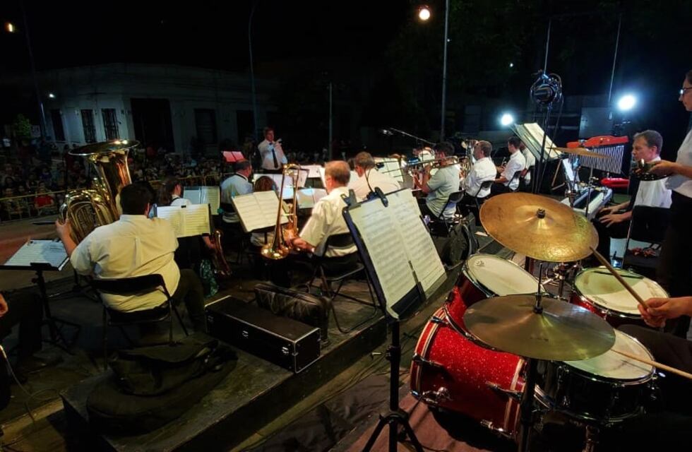 Artistas locales brillaron en la primera noche de “Hacé Centro”
