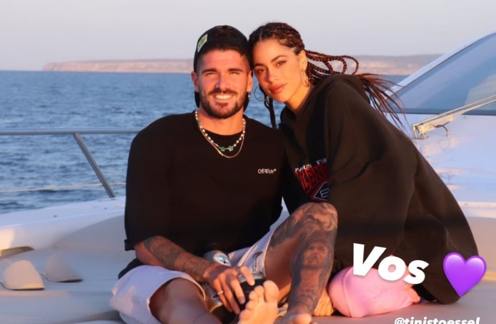 Rodrigo De Paul compartió una foto con Tini Stoessel de sus vacaciones en Ibiza