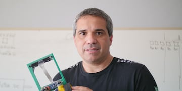 Es docente de programación y robótica y creó el Club de Robótica Casares.