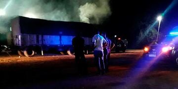 Se incendió un camión en Caucete, San Juan.
