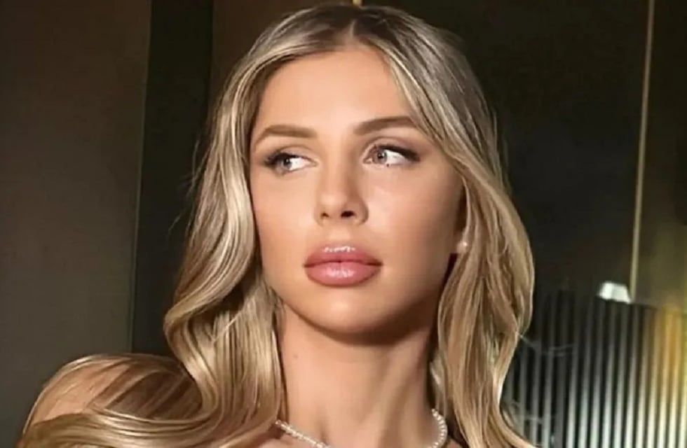 Romina Malaspina enfrentó el frío del otoño con una microbikini para el infarto