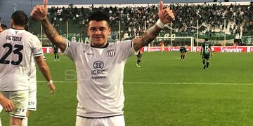 Diego García en su primer gol desde que llegó a Talleres, para el 1 a 1 con Sarmiento (Gentileza Sportcenter).