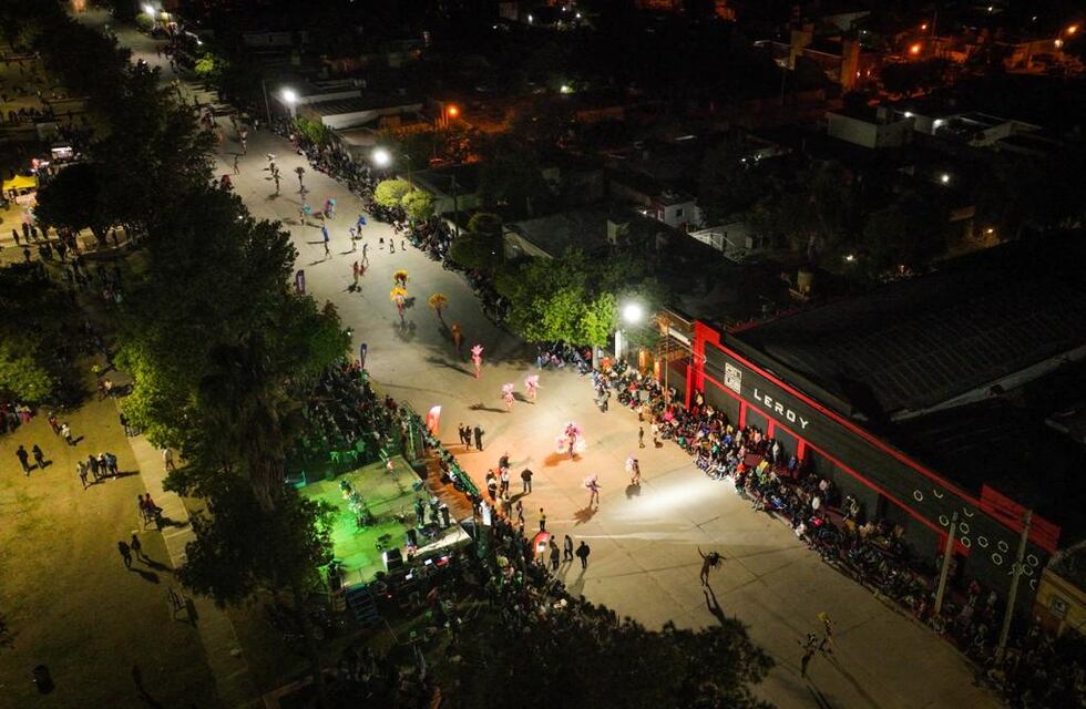Dos noches de alegría vistieron de fiesta las calles de Arroyito en los “Carnavales 2023″