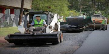 Continúan las obras de repavimentación de calles en Santo Pipó.