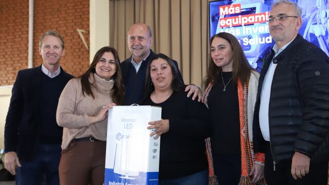 Perotti entregó equipos tecnológicos a centros de salud de la Región Rafaela