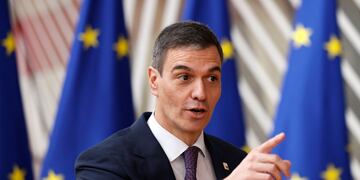 El presidente del gobierno español, Pedro Sánchez, llega a una cumbre de la Unión Europea en Bruselas, el jueves 21 de marzo de 2024. (AP Foto/Omar Havana)