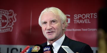 Rudi Völler, director deportivo del Bayer 04 Leverkusen y ganador del Mundial Italia '90 con Alemania, apenado por la muerte de Maradona.