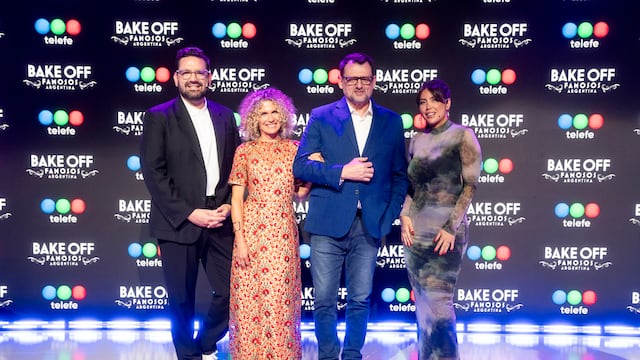 De izquierda a derecha: Damián Betular, Maru Botana, Christophe Krywonis, los jurados del concurso, y Wanda Nara, la conductora. (Foto: Prensa Telefe)