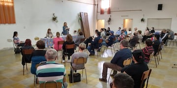 Reunión de familiares con PAMI para reubicar a los 53 abuelos del geriátrico San Francisco de Asís