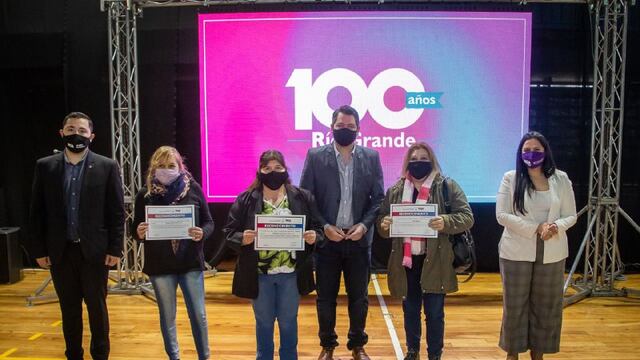 El Intendente Martín Perez, hizo entrega de herramientas y maquinarias a emprendimientos locales