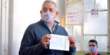 Votó Carlos Iannizzotto en la mañana de este domingo.