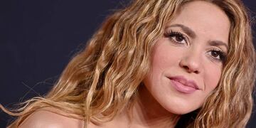 Shakira deslumbró con un minivestido de cuero y botas bucaneras a juego