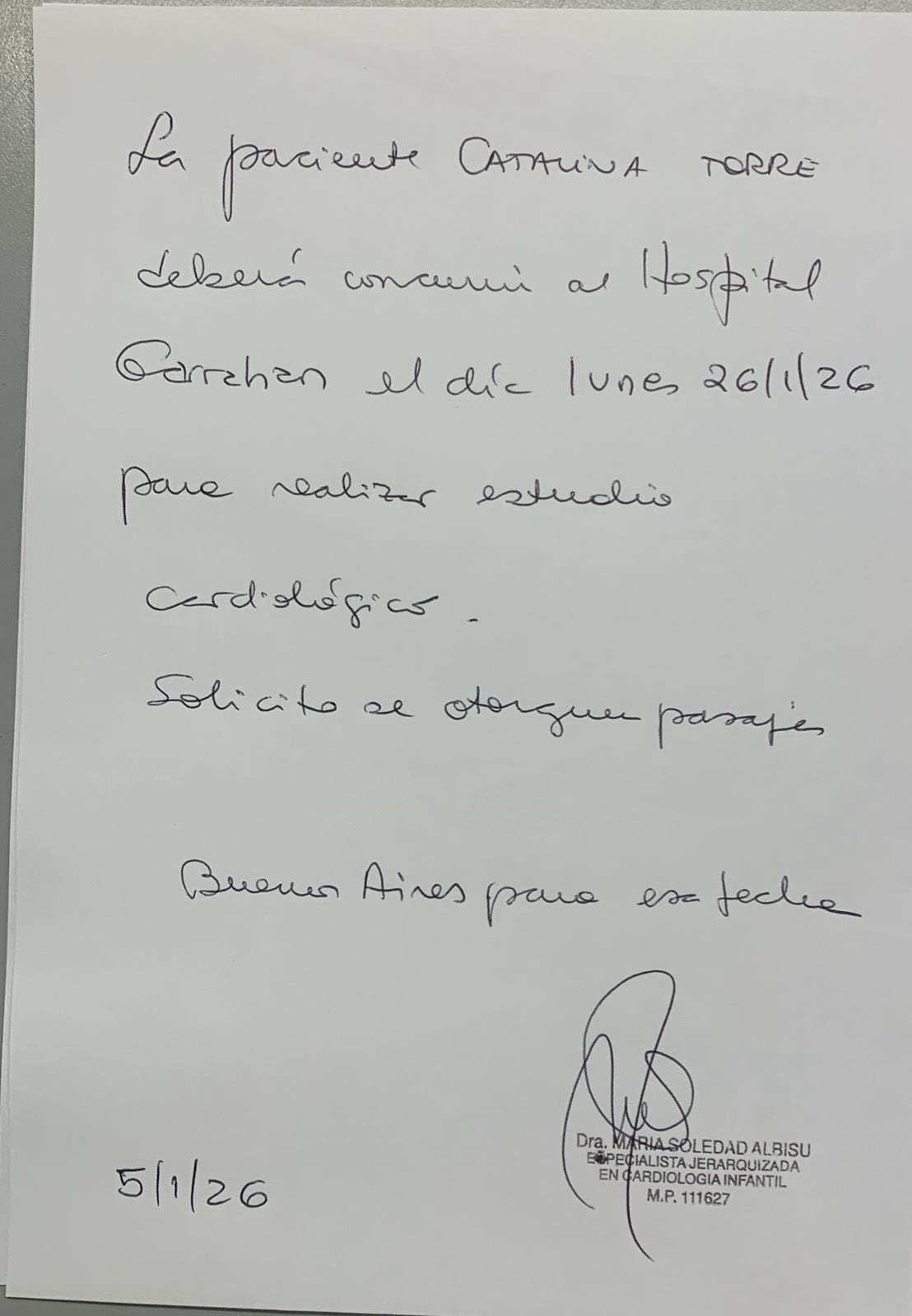 Cata debe ir al Hospital Garrahan y su mamá vende rifas para los gastos