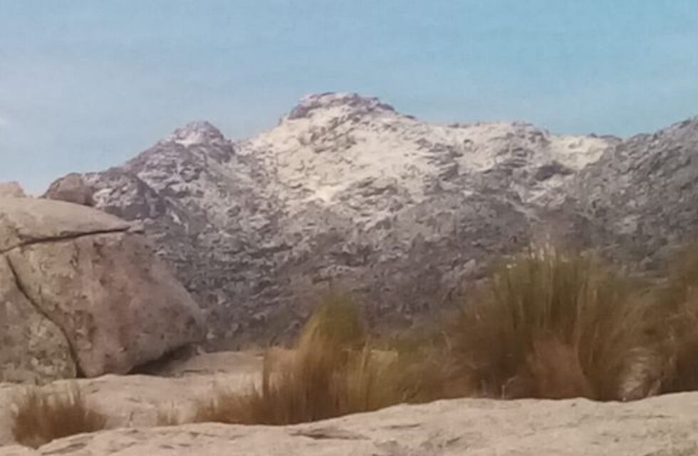 Se registró la primera nevada en el cerro Champaquí: las fotos del increíble fenómeno