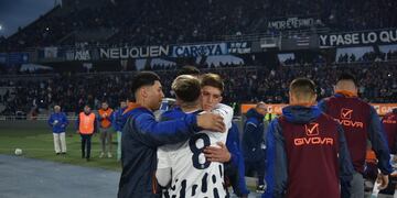 La despedida de Julio Buffarini de Talleres. Sus compañeros e hinchas homenajearon al lateral volante, un hincha más.