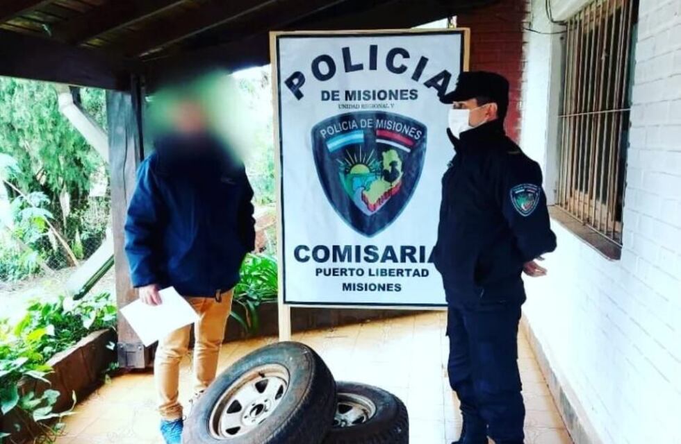 Hallan cubiertas de un vehículo presuntamente robadas en Puerto Esperanza