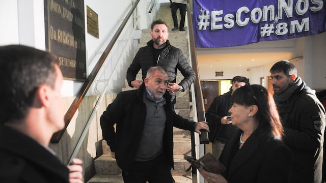 El precandidato a gobernador Luis Juez llegó de sorpresa al Comité Radical. Foto: Federico López Claro.