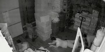 El hecho se registró en la madrugada del jueves, y los delincuentes rompieron una puerta para ingresar.