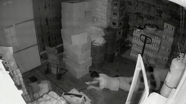 El hecho se registró en la madrugada del jueves, y los delincuentes rompieron una puerta para ingresar.