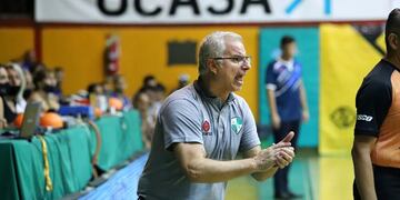 Claudio Arrigoni fue despedido como técnico de Atenas (Prensa Atenas).