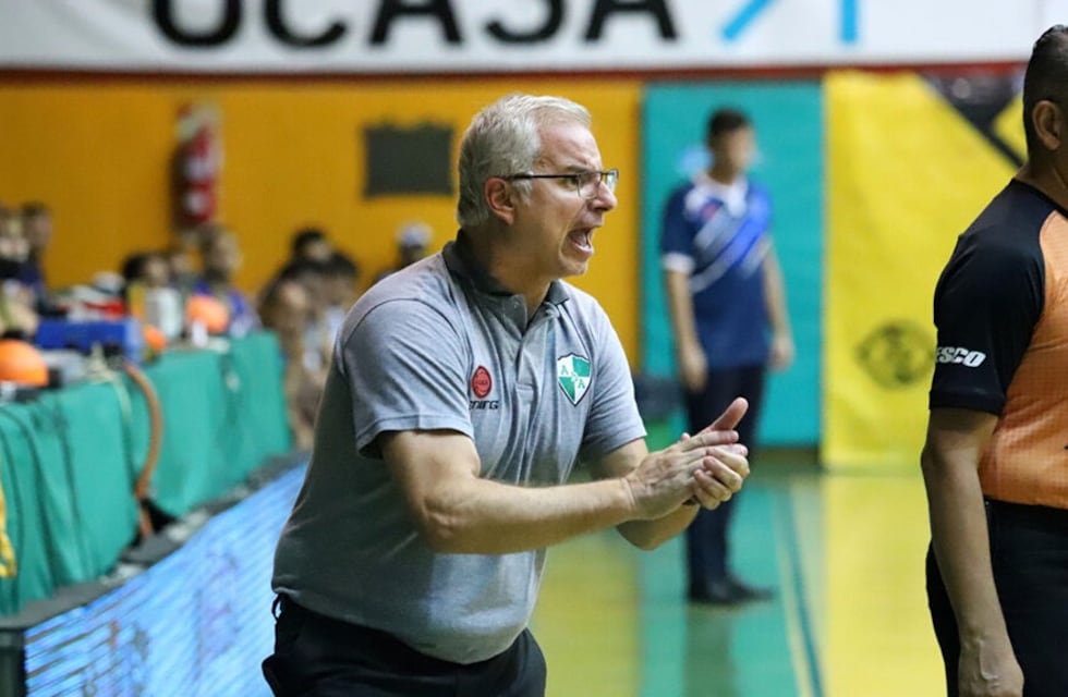 La racha negativa de Atenas lo dejó sin entrenador: fin de ciclo para Claudio Arrigoni